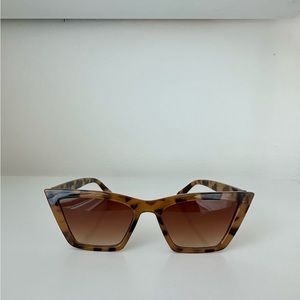 Leia / Verie by Valerie Lipovetsky Grace Sunglasses in Tortoise